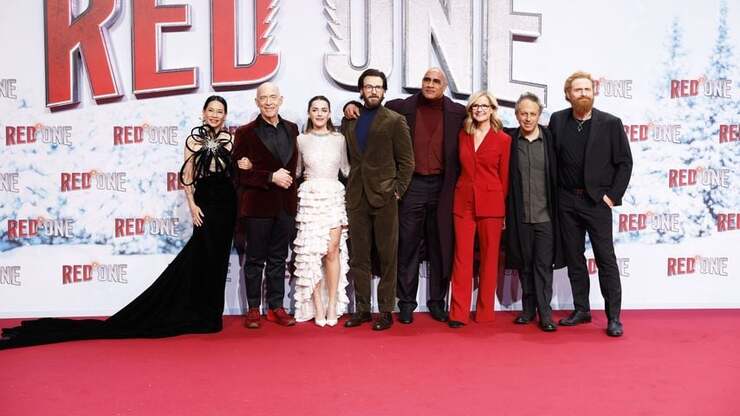 Dwayne Johnson und Chris Evans präsentieren „Red One – Alarmstufe Weihnachten“ in Berlin